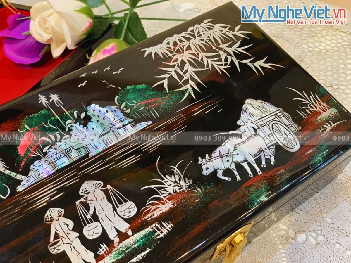 Refined Lacquered Jewelry Keepsake Box | Mother-of-Pearl Inlay Elegance