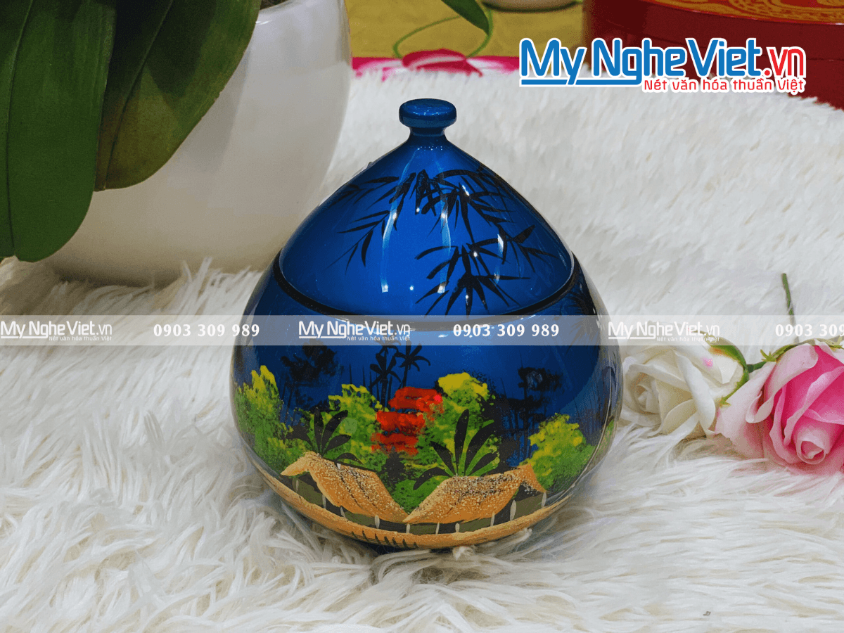 Round Lacquered Confectionery Box | Timeless Heritage Craftsmanship