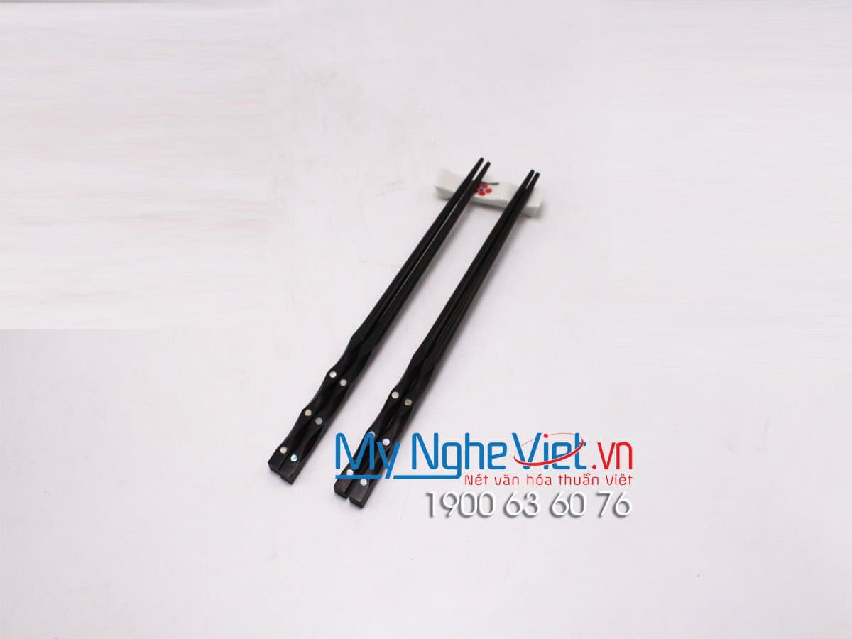 Meticulously Crafted Lacquered Wood Chopsticks | Elegant Six-Dot Design