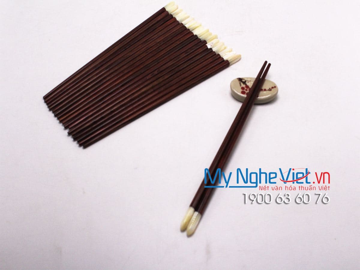 Artisanal Lacquered Wood Chopsticks Set | Meticulous Heritage Red Accents