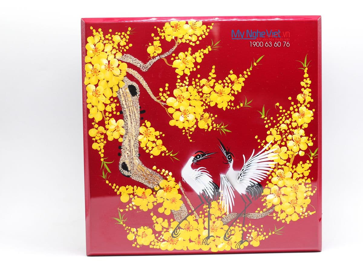 Hand-Painted Four-Section Lacquered Gift Box | Red with Gold Crane Motif