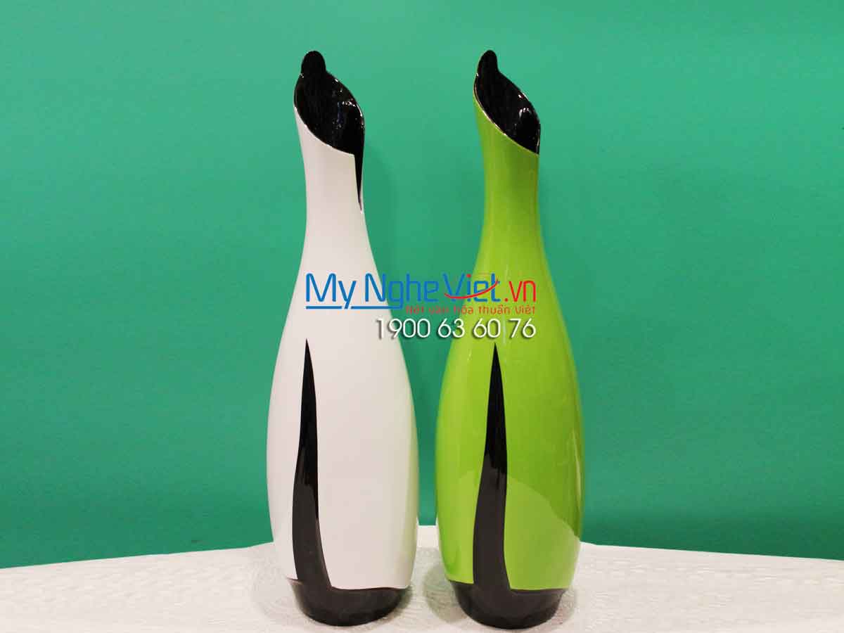 Elegant Lacquerware Vase Inspired by Ao Dai | Handcrafted Wood Masterpiece
